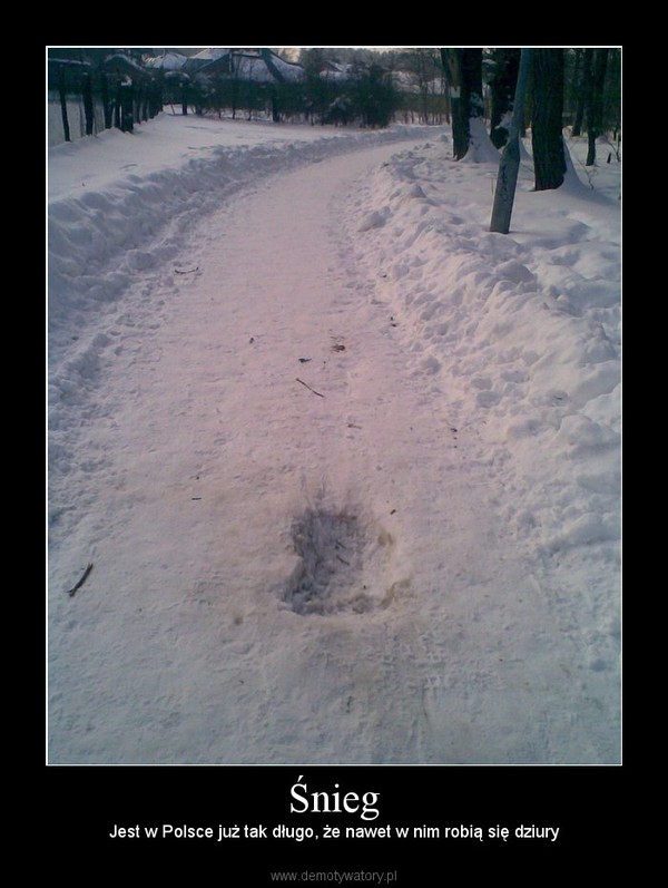 Śnieg – Jest w Polsce już tak długo, że nawet w nim robią się dziury 