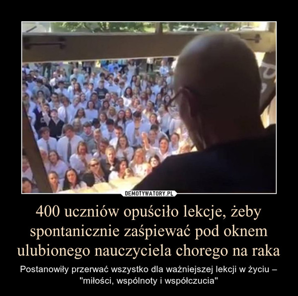 400 uczniów opuściło lekcje, żeby spontanicznie zaśpiewać pod oknem ulubionego nauczyciela chorego na raka