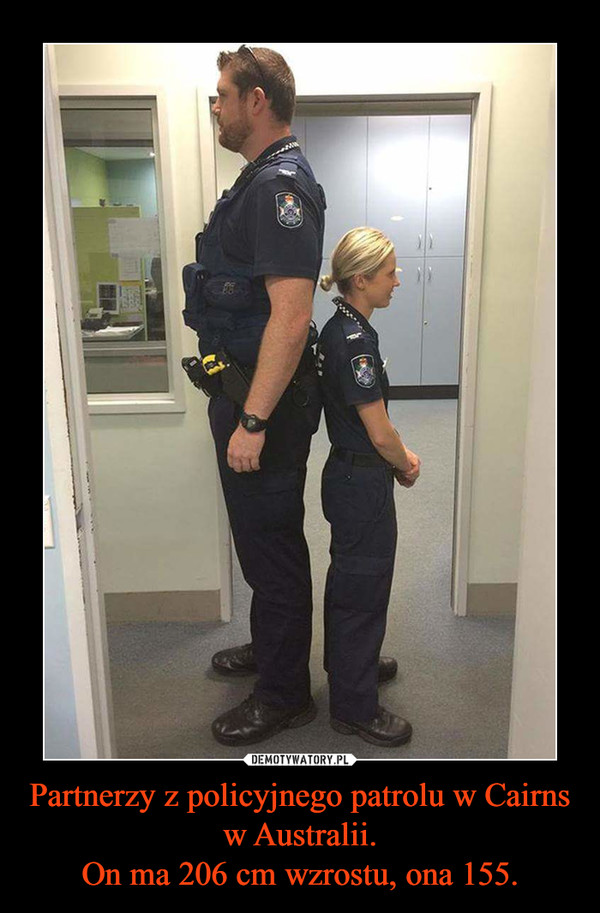 Partnerzy z policyjnego patrolu w Cairns w Australii.On ma 206 cm wzrostu, ona 155. –  