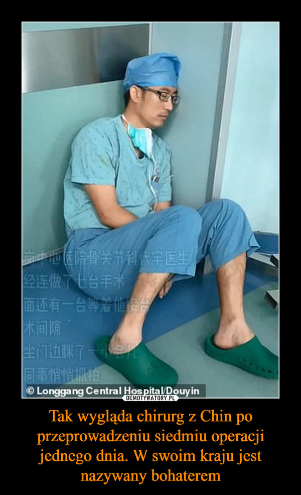 Tak wygląda chirurg z Chin po przeprowadzeniu siedmiu operacji jednego dnia. W swoim kraju jest nazywany bohaterem –  