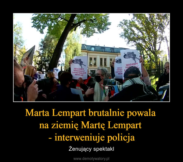 Marta Lempart brutalnie powala na ziemię Martę Lempart - interweniuje policja – Żenujący spektakl 