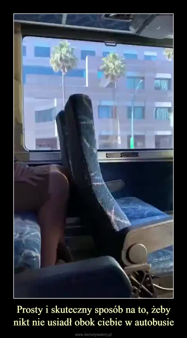Prosty i skuteczny sposób na to, żeby nikt nie usiadł obok ciebie w autobusie –  