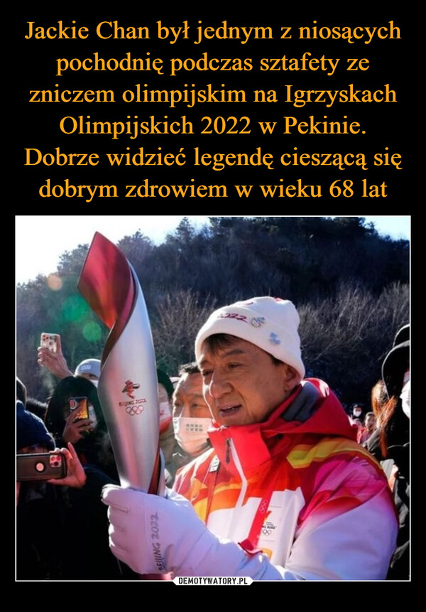 Jackie Chan był jednym z niosących pochodnię podczas sztafety ze zniczem olimpijskim na Igrzyskach Olimpijskich 2022 w Pekinie. Dobrze widzieć legendę cieszącą się dobrym zdrowiem w wieku 68 lat